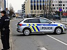 Policist� kv�li n�lezu nevybuchl� leteck� pumy na staveni�ti v brn�nsk� ulici...