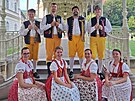 Folklorn soubor Marjnek z Marinskch Lzn slav ticetiny.