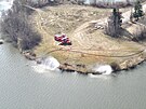 U Hustope nad Bevou bojuj hasii se zesilujc kontaminac vodn ndre...