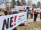 Demonstrace ped sdlem Sprvy KRNAP ve Vrchlab proti stavb nov boudy v...