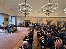 Prezident na plzeské radnici spolu se zastupiteli msta. (25. bezna 2025)