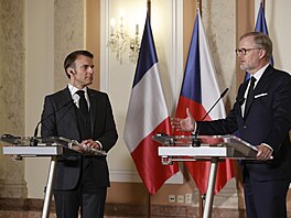 Francouzský prezident Emmanuel Macron na návtv v esku. Na snímku s...