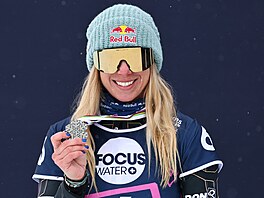 Ester Ledecká se st�íbrnou medailí ze snowboardového paralelního slalomu na...