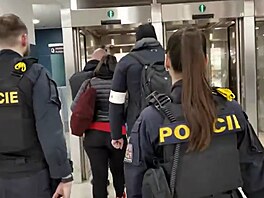 Stíhání za podvody neunikla ena ani v zahranií. U je ve vazb