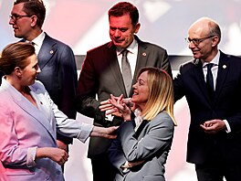 Dánská premiérka Mette Frederiksenová (vlevo) s italskou premiérkou Giorgiou...