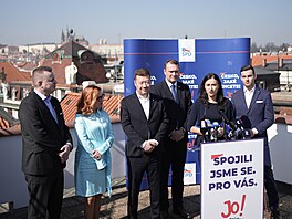 Politici SPD, Svobodných, Trikolory a PRO podepsali memorandum o spolupráci pro...