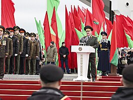 Na fotografii, kterou poskytla tisková slu�ba b�loruského prezidenta, je...