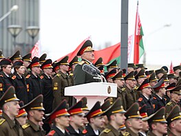P�íslu�níci b�loruských ozbrojených sil p�ísahají v�rnost b�loruskému lidu a...