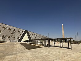 Velké egyptské muzeum se nachází na okraji první pou�tní náhorní plo�iny mezi...