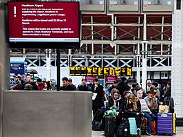 Za letu bylo zatím p�esm�rováno na 120 let� mí�ících na Heathrow, uvedla...