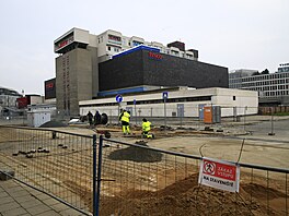 Záb�r na obchodním centrum Tesco u hlavního nádra�í z listopadu 2024