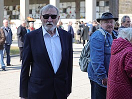 Herec Ladislav Frej na posledním rozlouení s Josefem Zímou v praských...