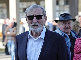 Herec Ladislav Frej na posledním rozlou�ení s Josefem Zímou v pra�ských...