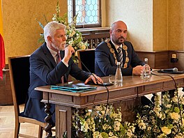 Prezident na plzeské radnici spolu s primátorem Romanem Zarzyckým. (25. bezna...