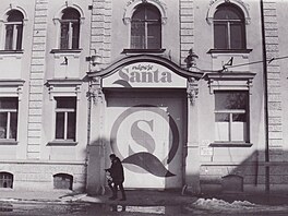 V roce 1991 zaloil Kostas Samaras spolenost SANTA NÁPOJE, která v roce 2002...