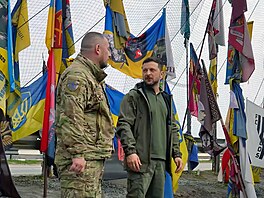 Ukrajinský prezident Volodymyr Zelenskyj navtívil vojáky v Doncké oblasti...