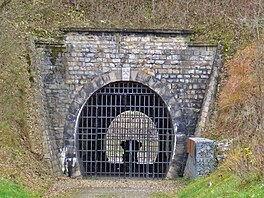 Tunel do Modr�ho lomu byl vyra�en za druh� sv�tov� v�lky. Od dubna 2025 v n�m...