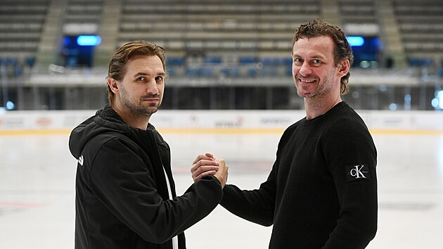 Hokejov dvojata Viktor Hbl (vpravo) a Frantiek Luke. Legendy ukonily kariru.