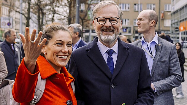 Petr Fiala zah�jil kampa� SPOLU na pra�sk�m And�lu. (25. 3. 2025)