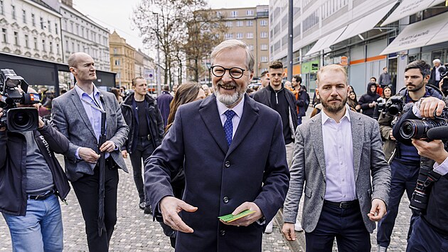 Petr Fiala zah�jil kampa� SPOLU na pra�sk�m And�lu. (25. 3. 2025)