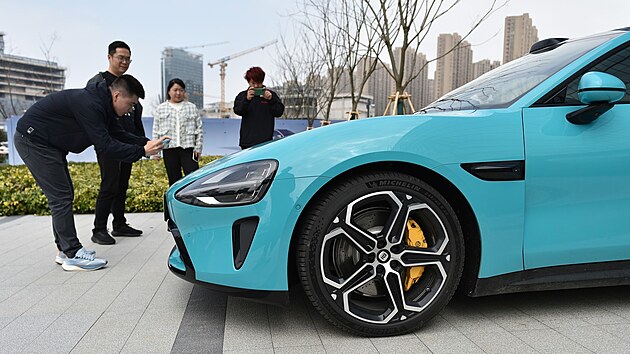 Dal�� ��nsk� drak na cest� do Evropy se jmenuje SU7 Konkurenty zat�m v�lcuje cenou.