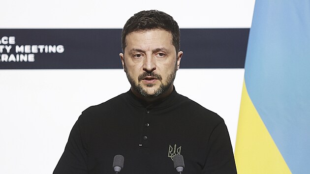 Ukrajinsk� prezident Volodymyr Zelenskyj na tiskov� konferenci s francouzsk�m prezidentem Emmanuelem Macronem v Pa��i (26. b�ezna 2025)
