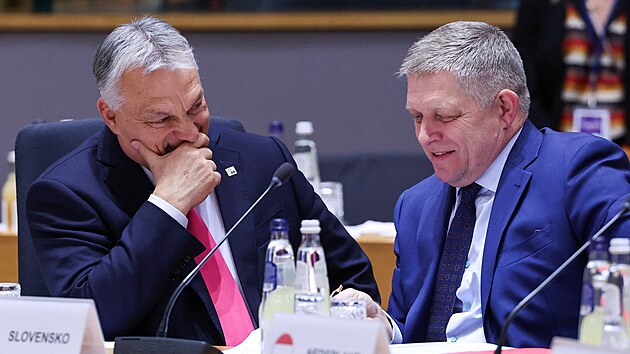 Ma�arsk� premi�r Viktor Orb�n a slovensk� premi�r Robert Fico na summitu Evropsk� unie v Bruselu (20. b�ezna 2025)
