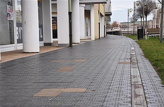 ediové dladice mezi Kamenným a Novým mostem v Písku nahradí kamenná dlaba.