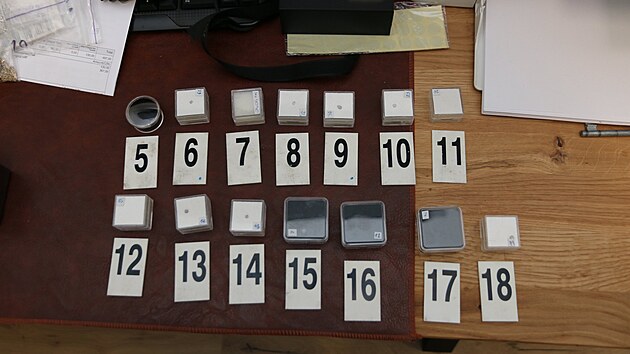 Diamanty, kter� podvodn�ci pou��vali a vyd�vali za vz�cn�. (28. b�ezna 2025)