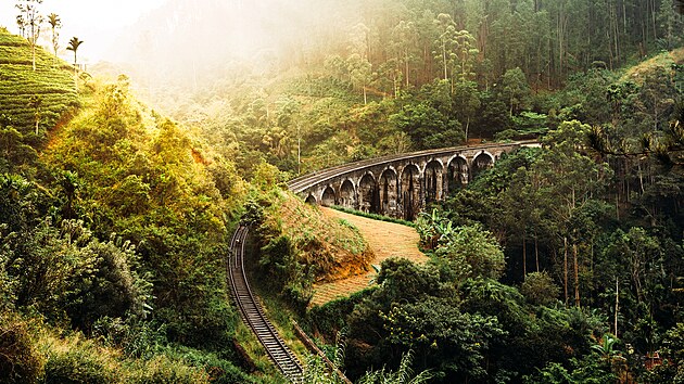 elezniní viadukt Devítiobloukový most (The Nine Arches Bridge) na rí Lance...