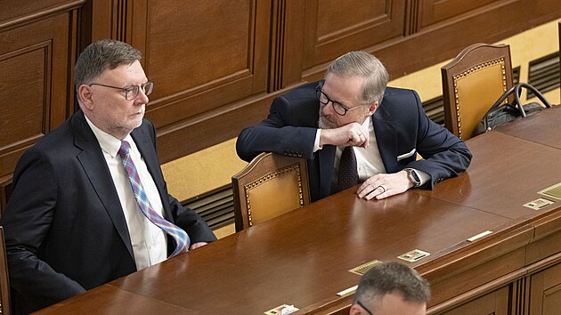 Poslanci projedn�vaj� zaveden� nov� �superd�vky�. Na sn�mku Petr FIala (ODS) a  Zbyn�k Stanjura (ODS). (26. b�ezna 2025)