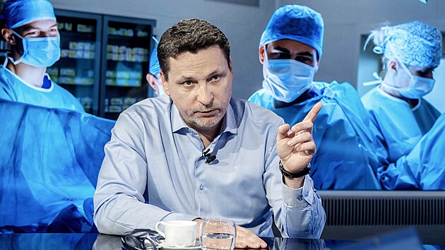 Hostem po�adu Rozst�el je prof. MUDr. Ji�� Fron�k, p�ednosta Kliniky transplanta�n� medic�ny IKEM
