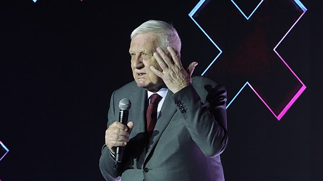 Na akci vystoupil i bývalý prezident Václav Klaus. (22. března 2025)
