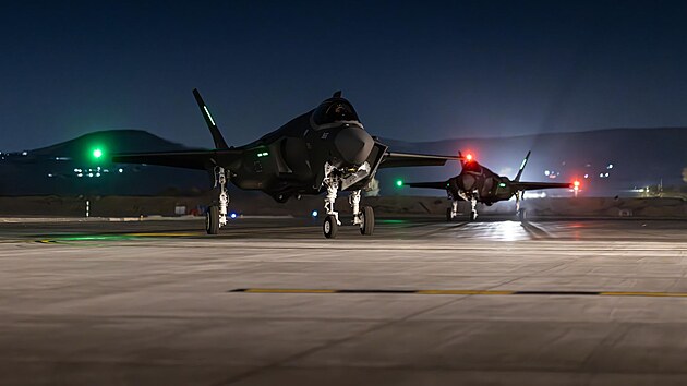 Zbrusu nov letouny F-35I Adir pistvaj na izraelsk zkladn Nevatim