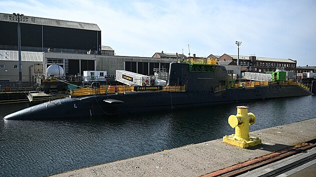 Britsk jadern ponorka HMS Agamemnon v lodnici Barrow-in-Furness (20. bezna 2025)
