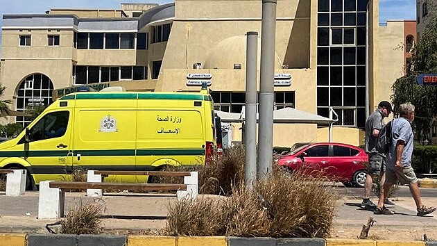Nemocnice, kam p�evezli zran�n� p�i nehod� ponorky nedaleko egyptsk�ho letoviska Hurghada. (27. b�ezna 2025)