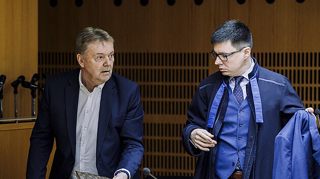 N�kdej�� m�stop�edseda FA�R Roman Berbr p�ed soudem kv�li obvin�n� v kauze dezinfekce fotbalov�ch stadion�.
