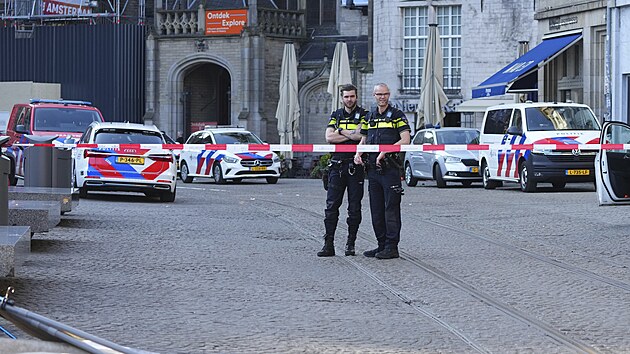 Nizozemsk� policie uzav�ela okol� n�m�st� Dam v Amsterdamu, kde nezn�m� �to�n�k pobodal n�kolik lid�. (27. b�ezna 2025)