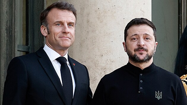 Francouzsk� prezident Emmanuel Macron v Elysejsk�m pal�ci p�ijal ukrajinsk�ho prezidenta Volodymyra Zelensk�ho. (26. b�ezna 2025)
