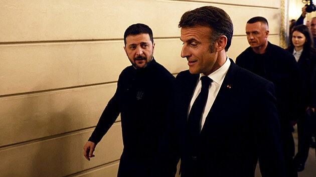 Francouzsk� prezident Emmanuel Macron v Elysejsk�m pal�ci p�ijal ukrajinsk�ho prezidenta Volodymyra Zelensk�ho. (26. b�ezna 2025)