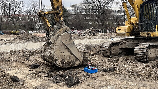 Na staveni�ti v brn�nsk� ulici Trnit� se na�la nevybuchl� leteck� puma v��c� kolem pades�ti kilogram�. Policist� kv�li tomu evakuovali okol�. (24. b�ezna 2025)