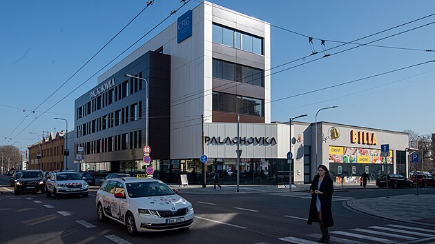 V Pardubic�ch se otev�elo nov� administrativn� centrum Palachovka, v n�m� s�dl� Finan�n� a investi�n� skupina CFIG. Nov� budova nahradila dlouho opu�t�nou ruinu. (21. b�ezna 2025)