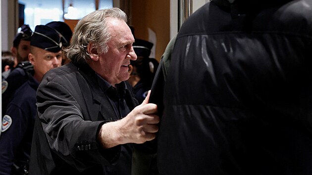 Grard Depardieu pichz k soudu v Pai (24. bezna 2025)