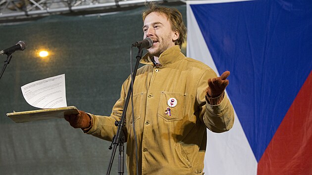 P�edseda spolku Milion chvilek pro demokracii Mikulá� Miná� (10. 12. 2019)