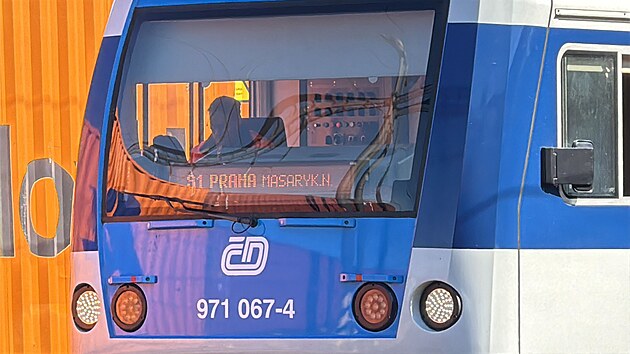 V Praze-Libni dnes dopoledne osobn vlak projel nvstidlo zakazujc jzdu. Provoz vlak mezi Libn a hlavnm a Masarykovm ndram byl asi pl hodiny zastaven. (20. bezna 2025)