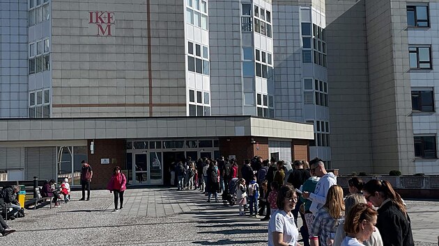 Dvouletou Madlenku se sna�� zachr�nit stovky dobrovoln�k�, vhodn�ho d�rce zat�m nena�la.