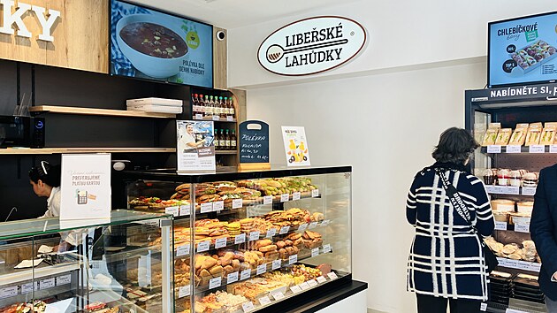 Libe�sk� lah�dky nab�z� nejen chleb��ky, ale tak� pln�n� batety �i hotov� j�dla. (28. b�ezna 2025)