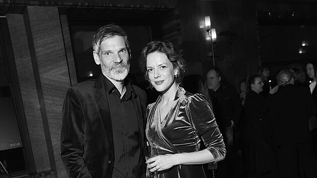 Mikol� R��i�ka a Andrea R��i�kov� na k�tu Art Issue Harper�s Bazaar s n�zvem Art At Heart (27. b�ezna 2025)