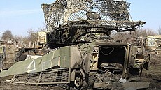 Zniený obrnnec M2A Bradley v Kurské oblasti na fotografiích zveejnných...