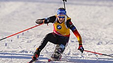 N�mecká biatlonistka Franziska Preussová fini�uje ve sprintu na Holmenkollenu.